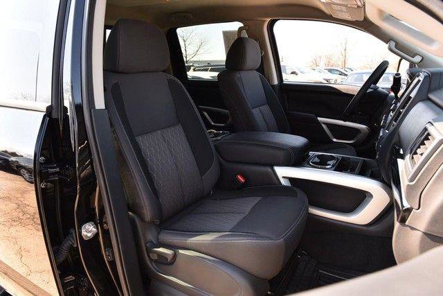 Used 2024 Nissan Titan SV w/ SV Convenience Package image 25