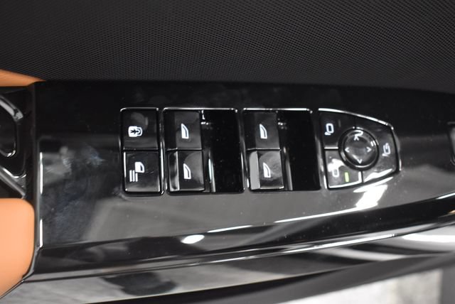 New 2027 BMW 740i xDrive w/ M Sport Package AWD/4WD image 21