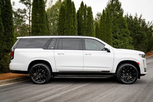 Used 2022 Cadillac Escalade ESV Sport w/ Touring Package image 12