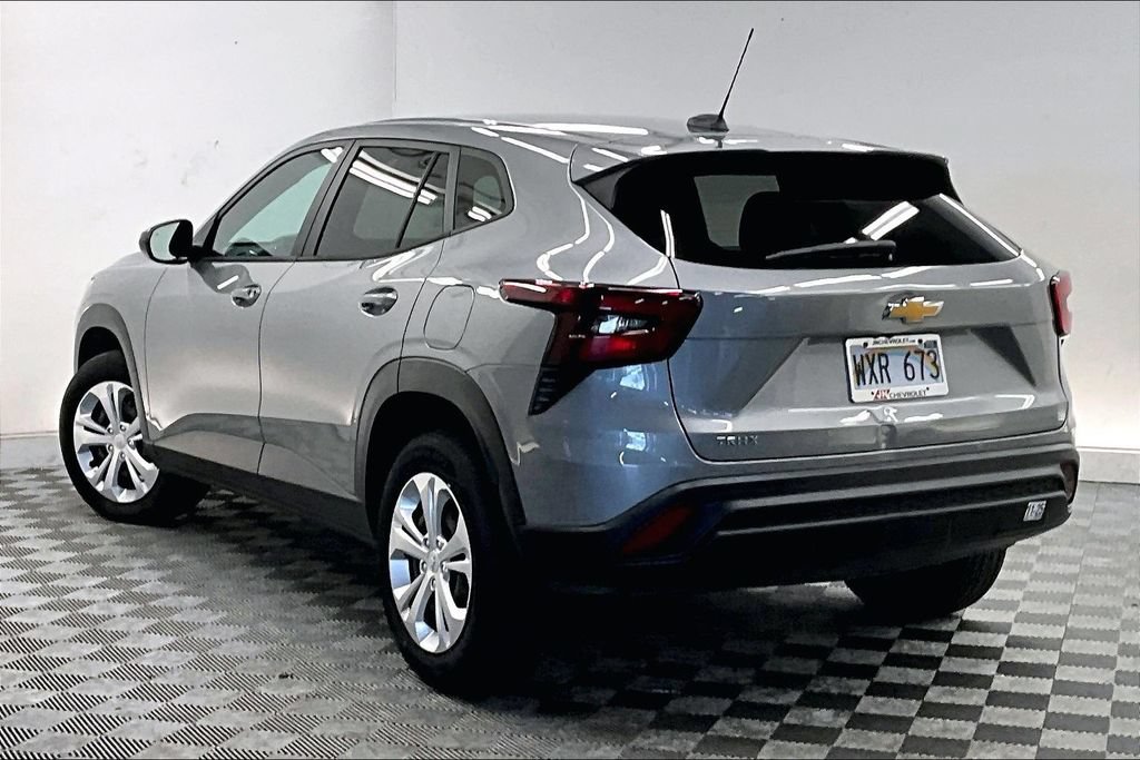 Used 2024 Chevrolet Trax LS w/ Driver Confidence Package FWD image 10