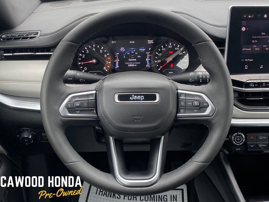 Used 2025 Jeep Compass Limited image 19