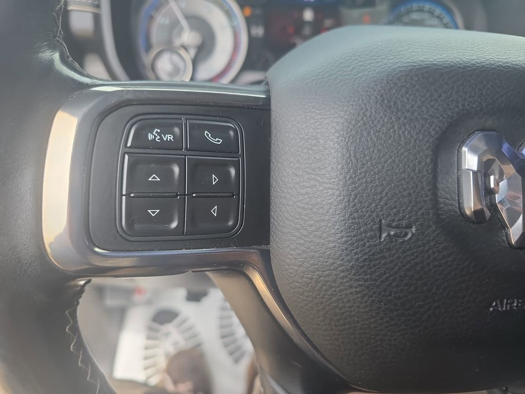 Used 2020 RAM 2500 Limited w/ Black Appearance Package AWD/4WD image 17