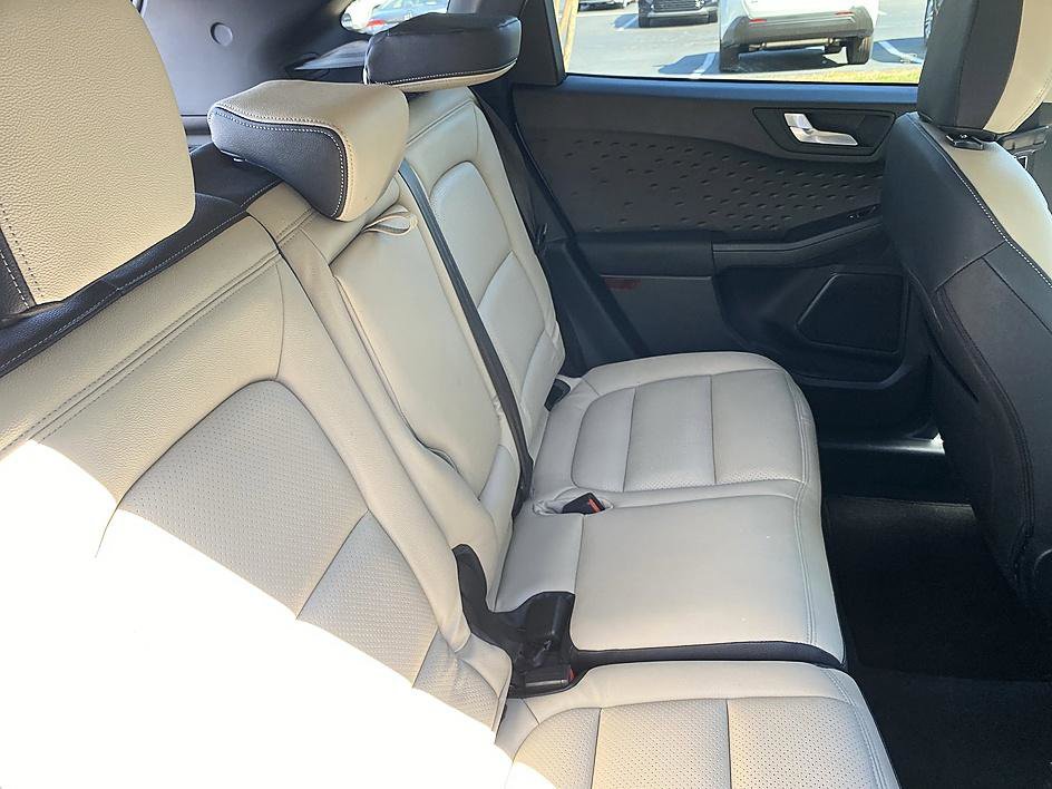 Used 2020 Ford Escape SE image 21