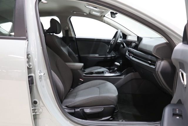 Used 2025 Kia K4 LXS image 33