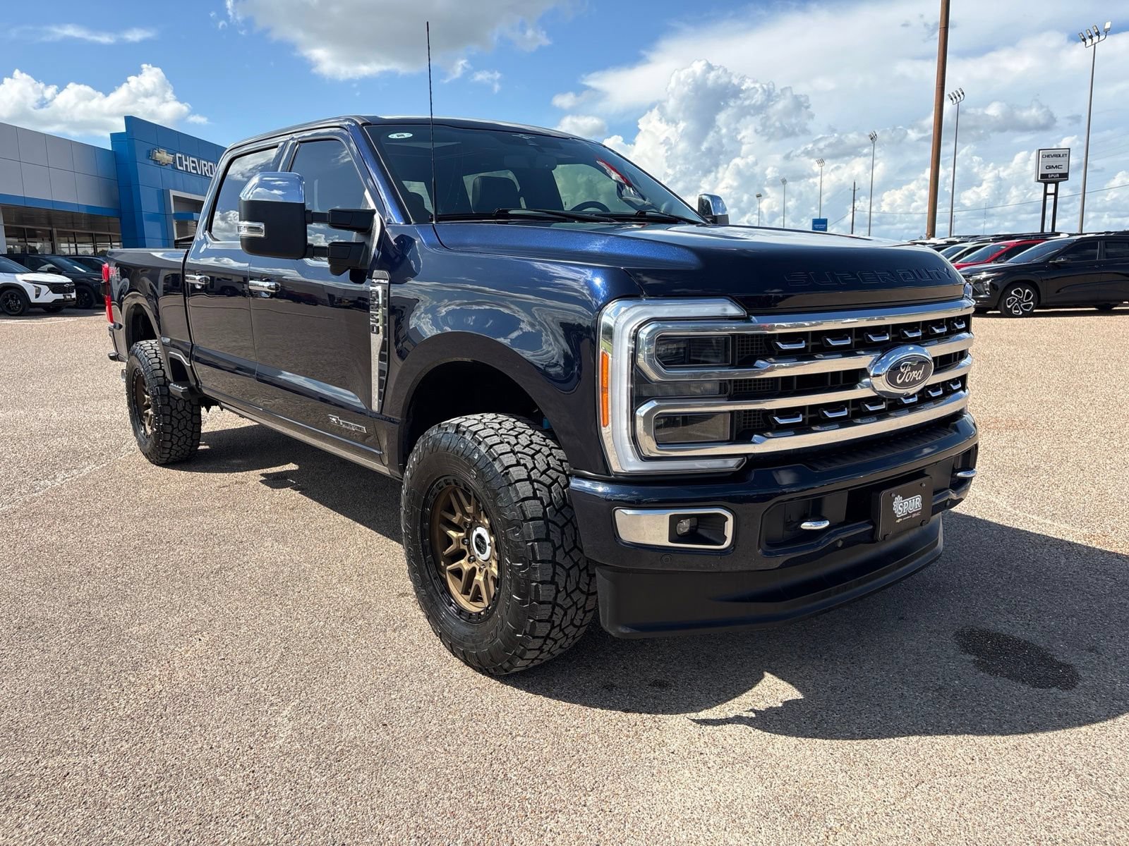 Used 2023 Ford F250 Platinum w/ FX4 Off-Road Package AWD/4WD image 8