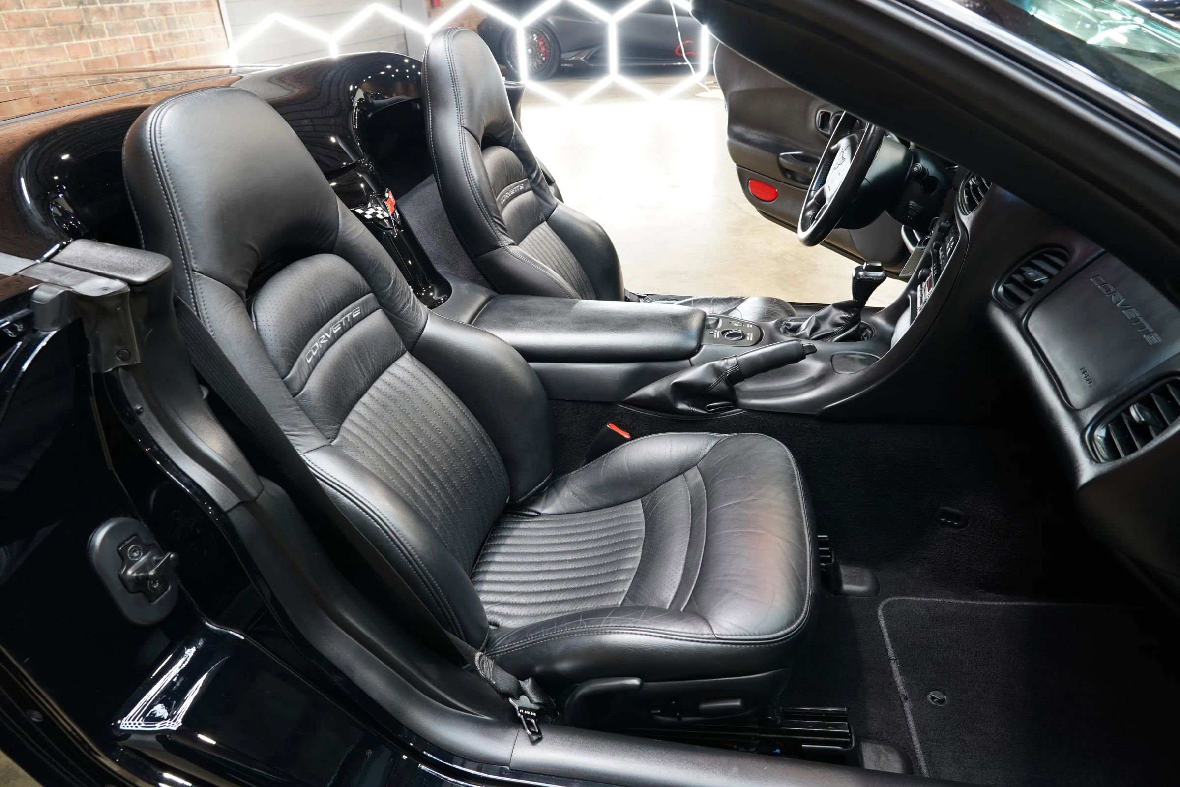 Used 2004 Chevrolet Corvette Convertible w/ Preferred Equipment Group image 31