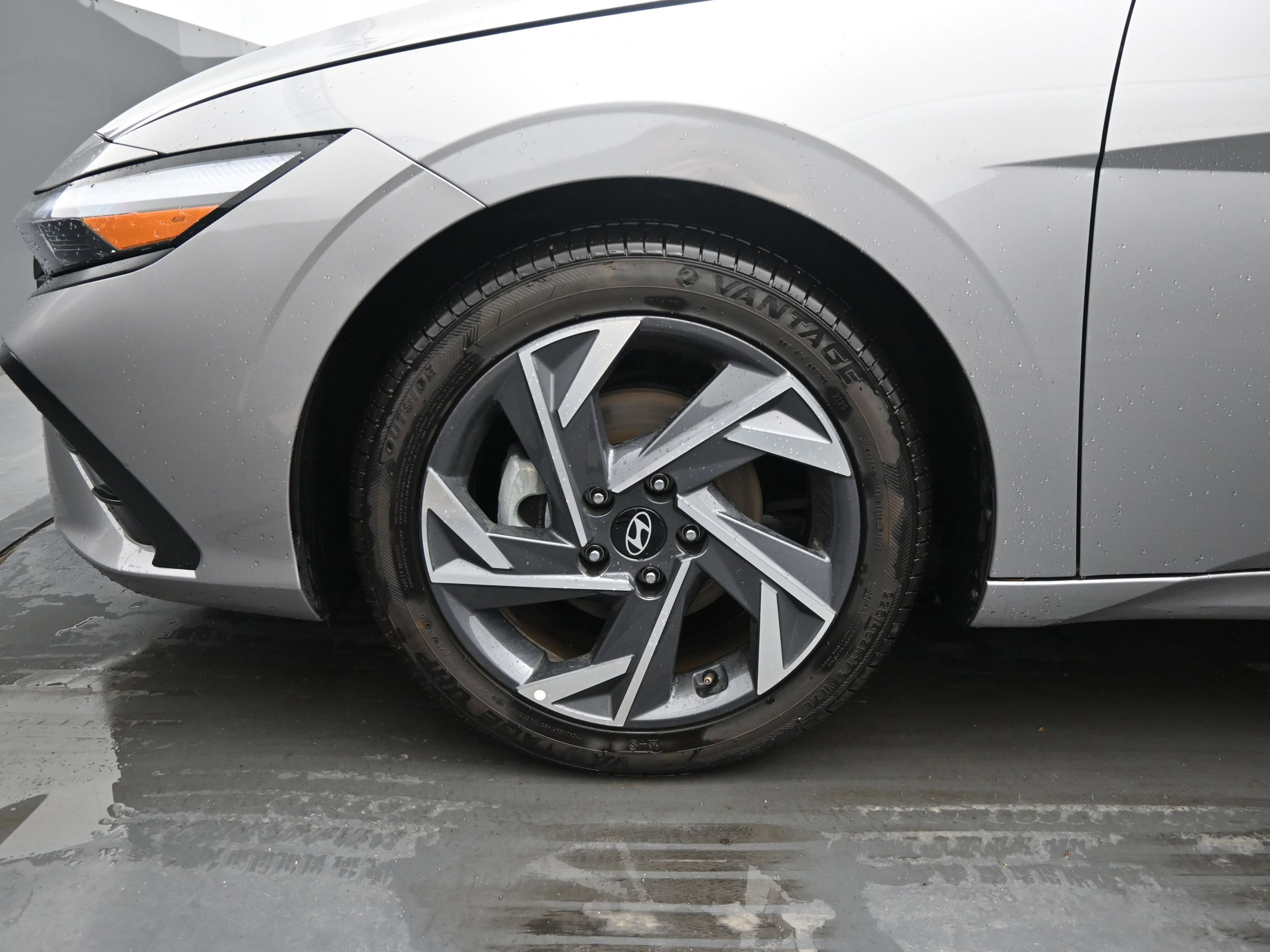 Used 2025 Hyundai Elantra SEL image 11