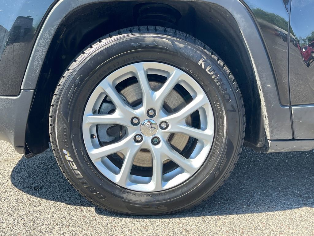 Used 2018 Jeep Cherokee Latitude Plus AWD/4WD image 11