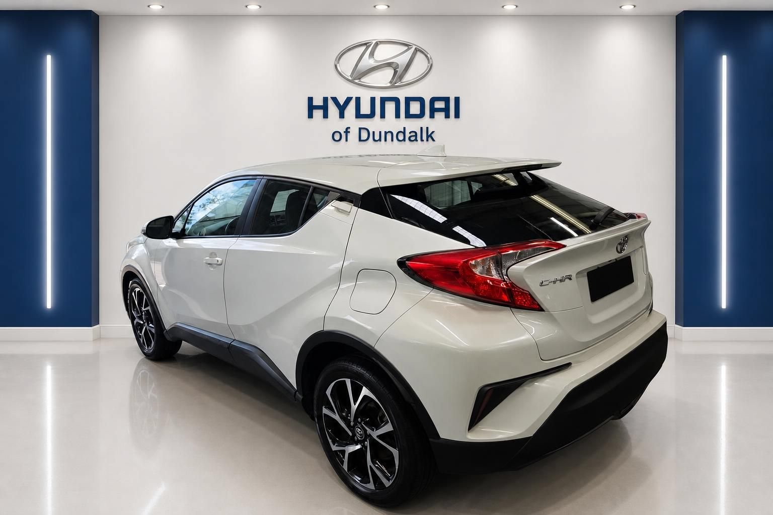 Used 2019 Toyota C-HR XLE FWD image 2