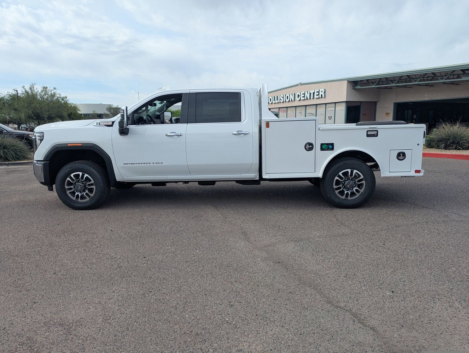 New 2026 GMC Sierra 3500 SLT w/ SLT Convenience Package image 3