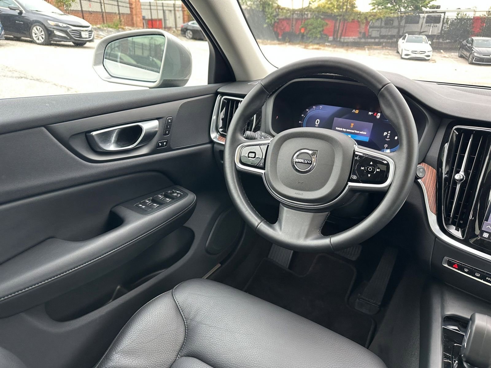 Used 2025 Volvo V60 B5 Cross Country Plus image 33