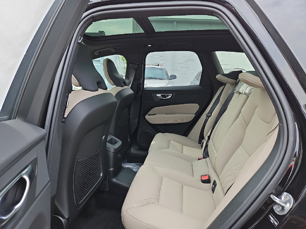 New 2026 Volvo XC60 T8 Plus w/ Protection Package Premier AWD/4WD image 9