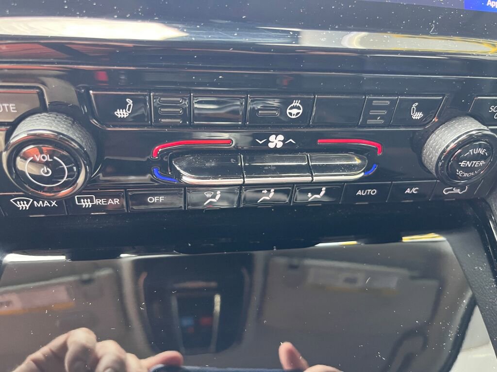 Used 2023 Jeep Grand Cherokee Limited image 19