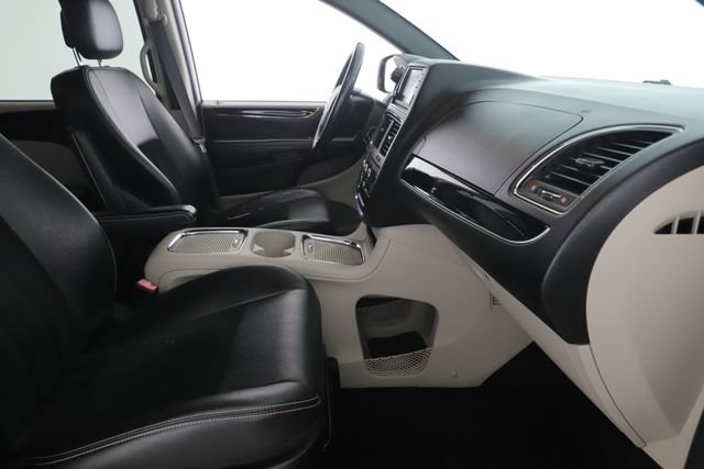 Used 2019 Dodge Grand Caravan SXT FWD image 30