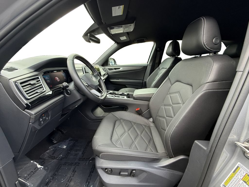 Used 2025 Volkswagen Atlas Cross Sport SE FWD image 9