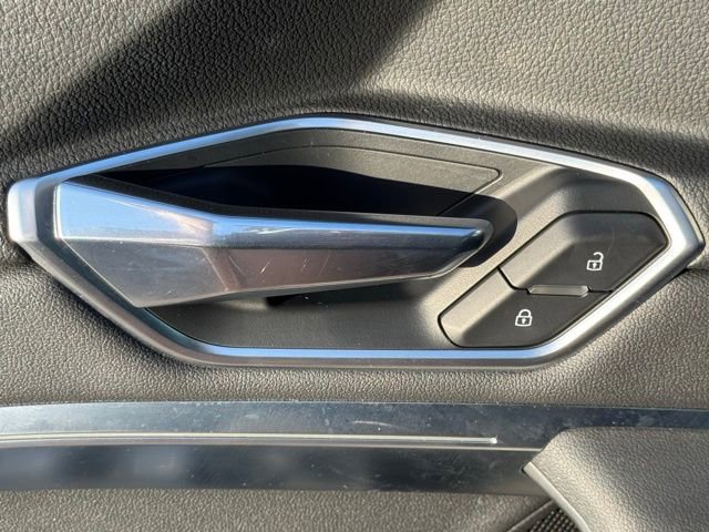 Used 2019 Audi e-tron Premium Plus image 17