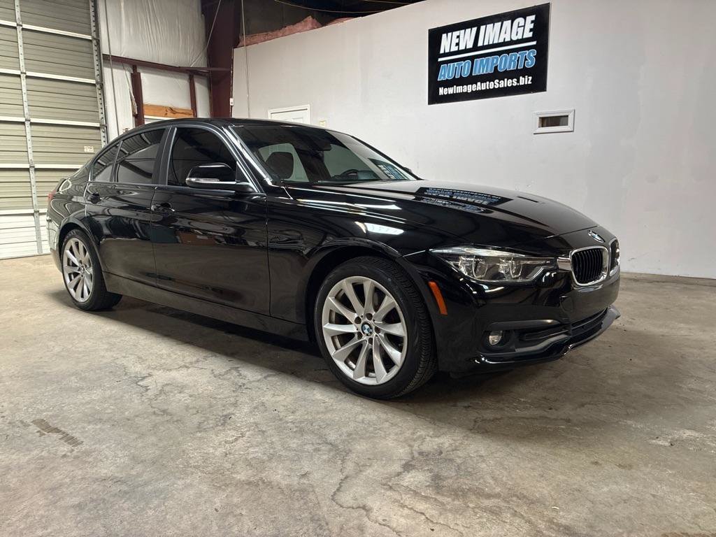 Used 2018 BMW 320i Sedan RWD image 2