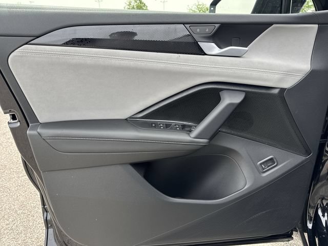 New 2026 Volkswagen Tiguan SE R-Line FWD image 22