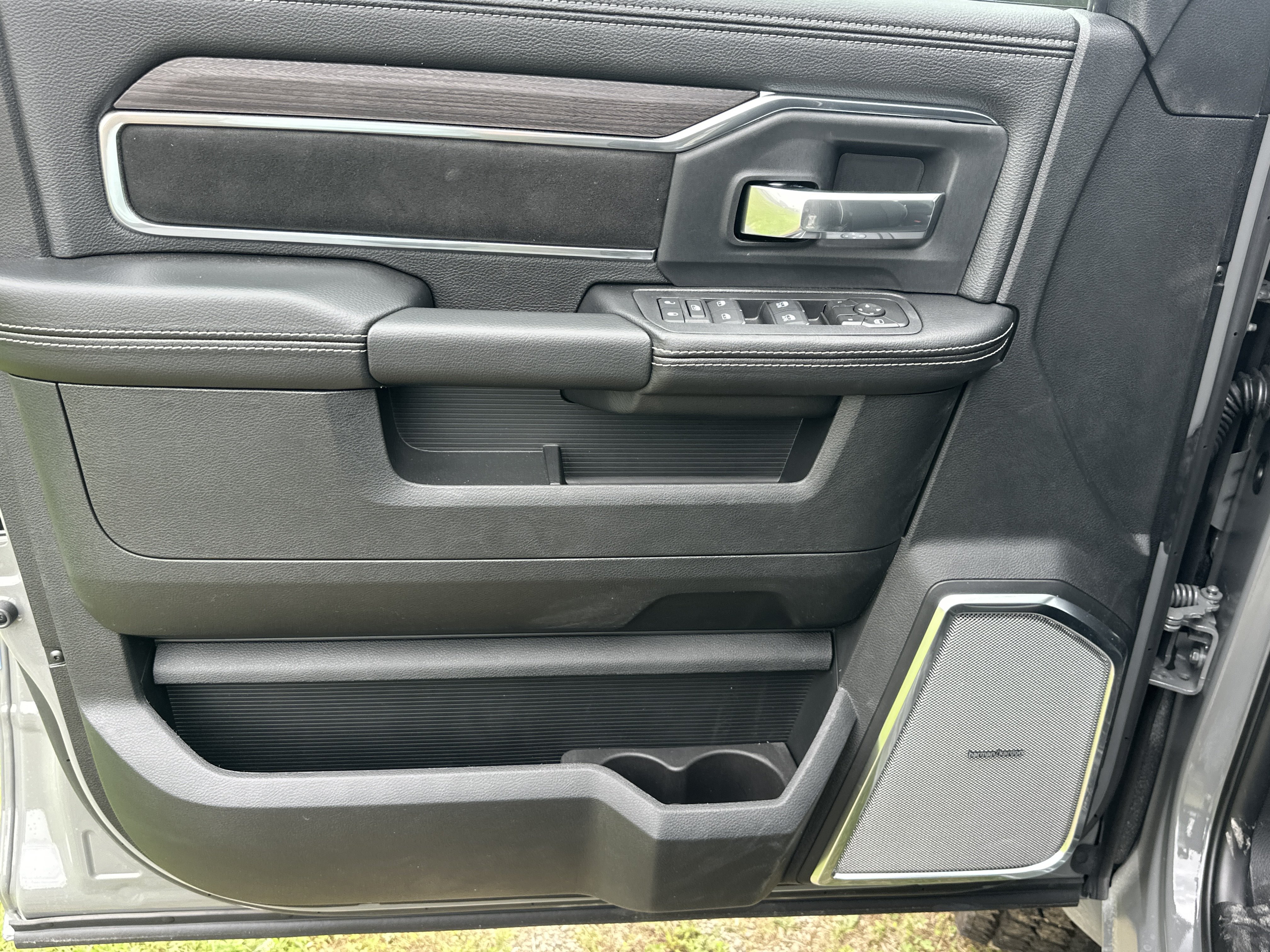 New 2026 RAM 5500 4x4 Crew Cab w/ Laramie Trim Package image 30