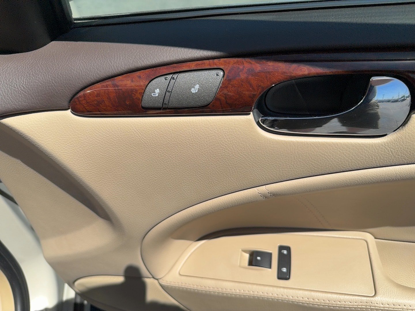 Used 2011 Buick Lucerne CXL FWD image 19