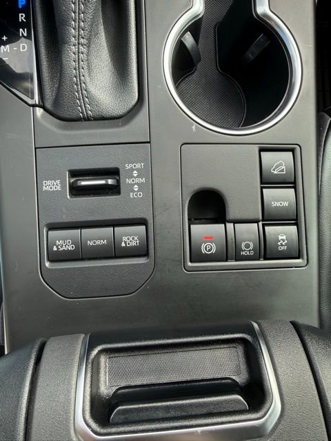 Used 2023 Toyota Highlander XLE image 27