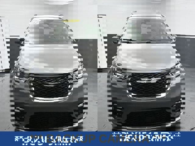 Used 2021 Chrysler Pacifica Touring-L image 4