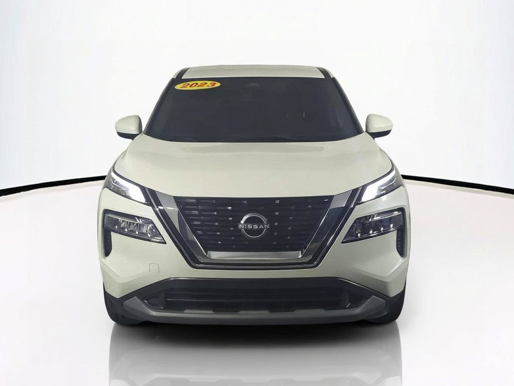 Used 2023 Nissan Rogue SV FWD image 3