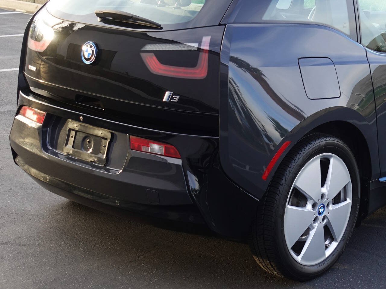 Used 2015 BMW i3 w/ Range Extender RWD image 9