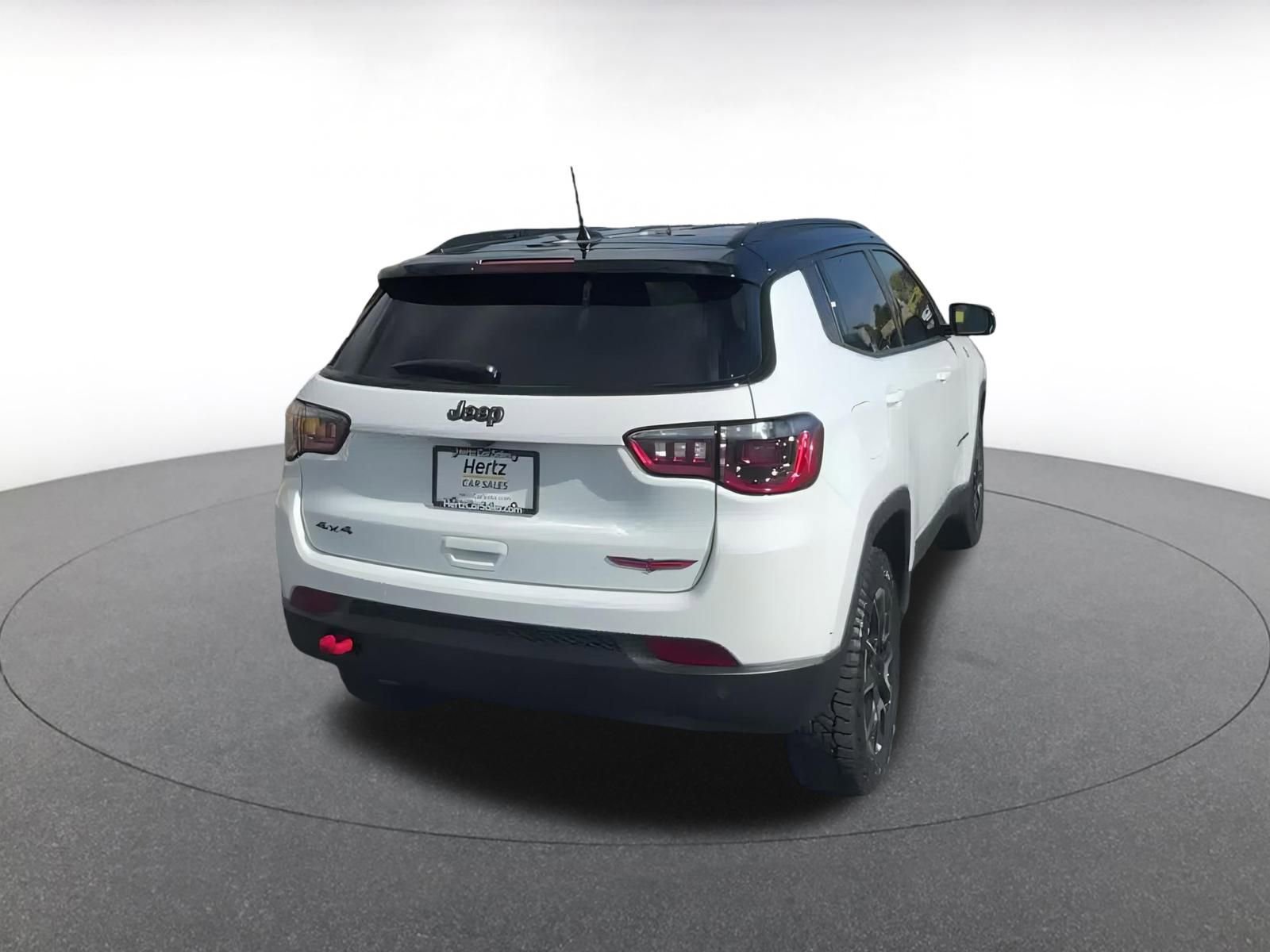 Used 2025 Jeep Compass Trailhawk image 14