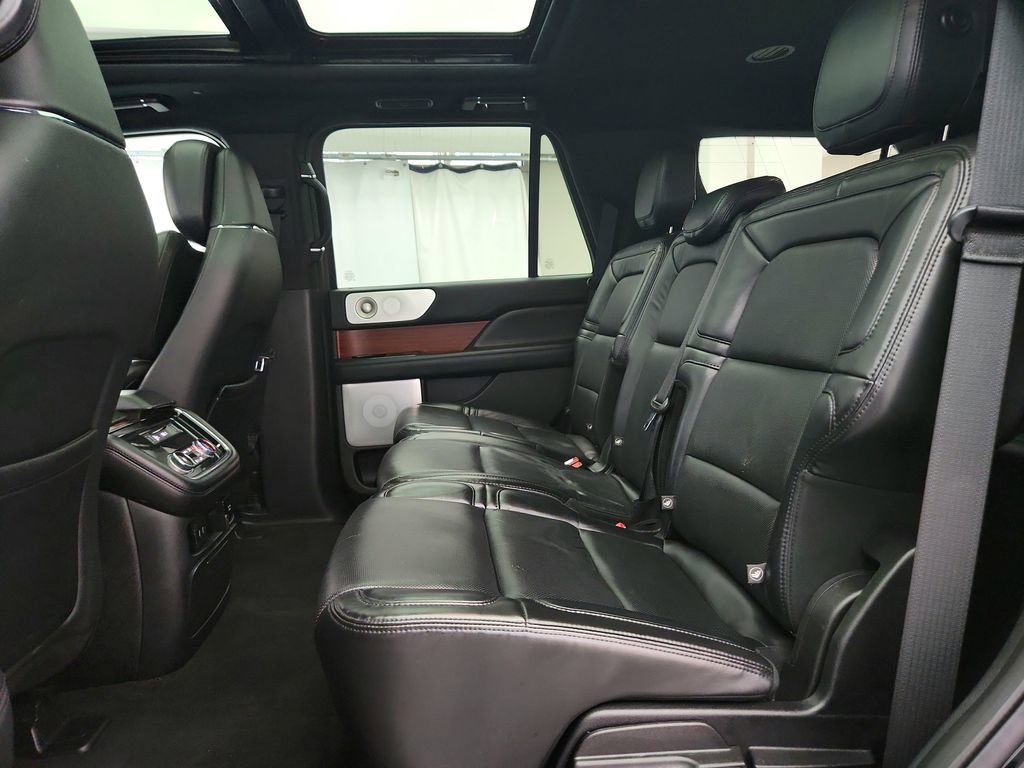 Used 2020 Lincoln Navigator Reserve w/ Luxury Package image 33