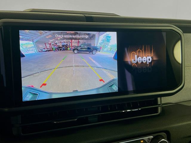 Used 2025 Jeep Gladiator Sport image 14