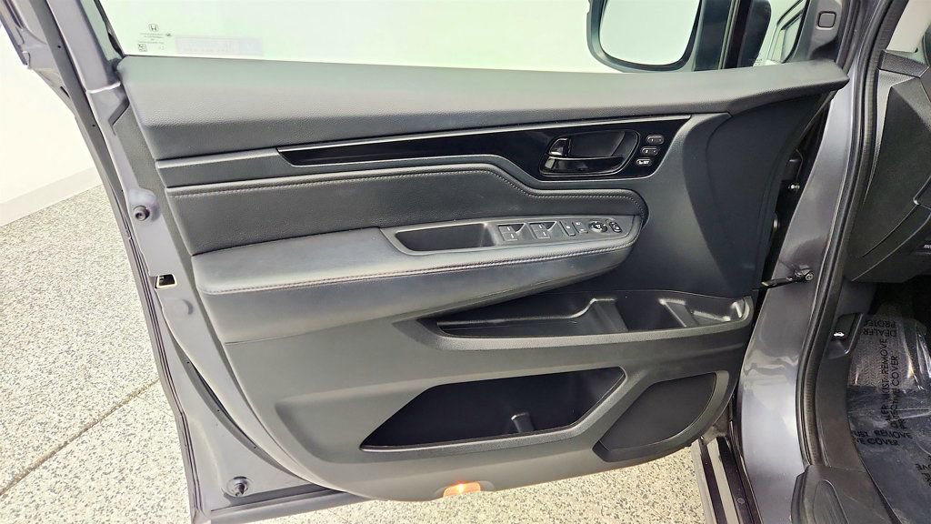 Used 2023 Honda Odyssey Touring image 11