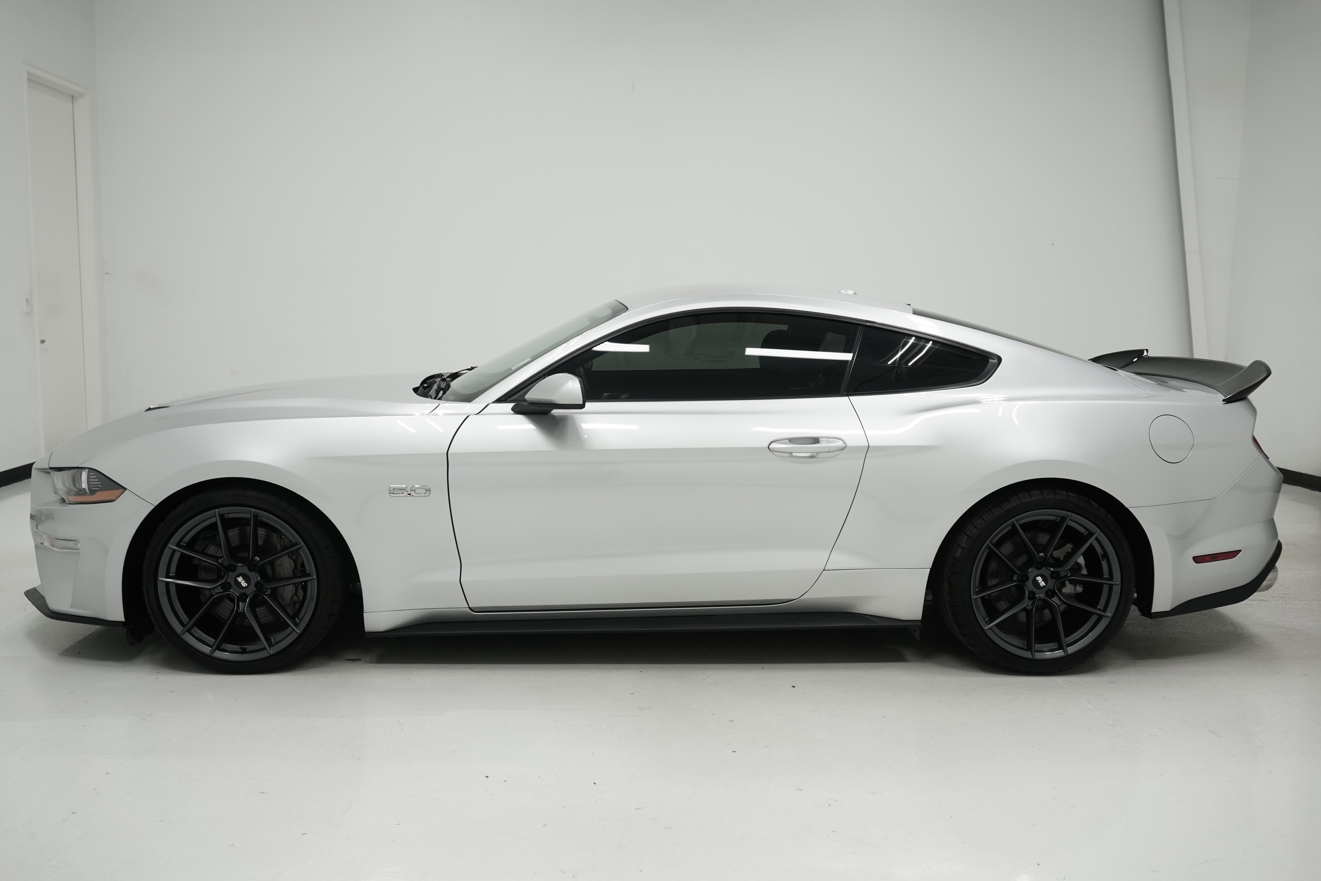 Used 2019 Ford Mustang GT RWD image 7