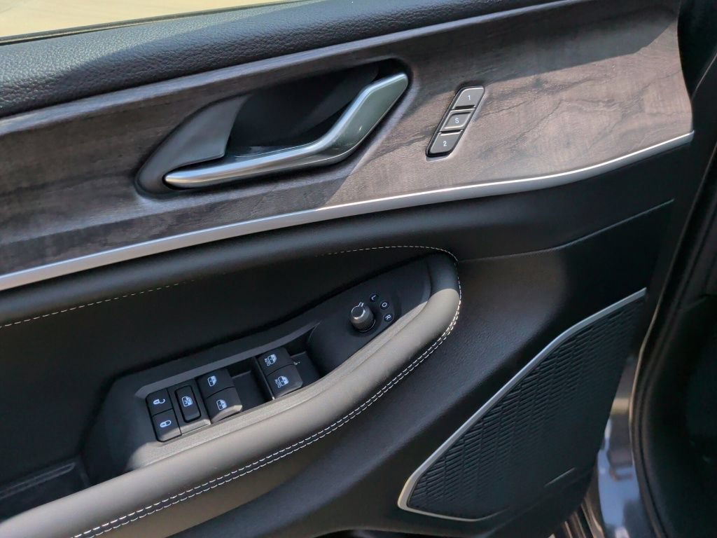 New 2026 Jeep Grand Cherokee Limited AWD/4WD image 12