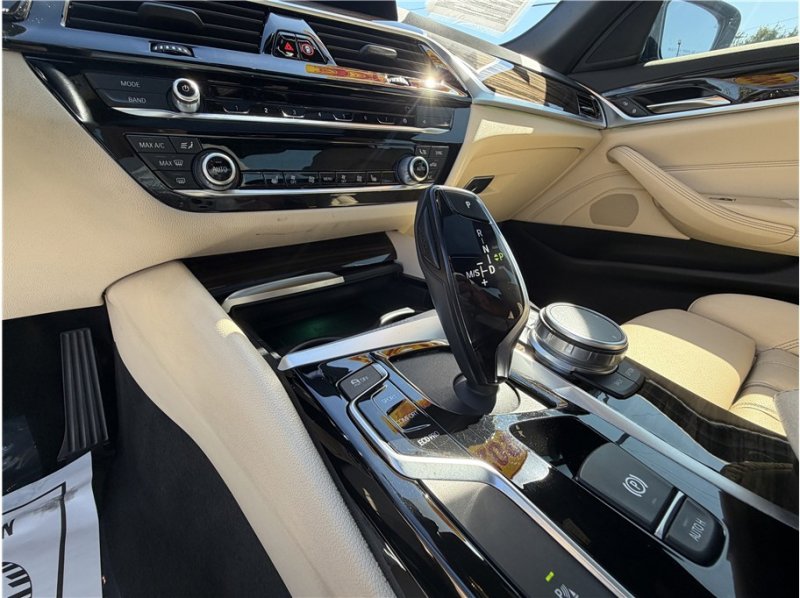 Used 2020 BMW 530i w/ Premium Package image 37