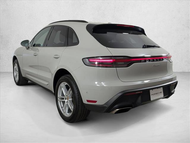 Certified 2022 Porsche Macan image 3