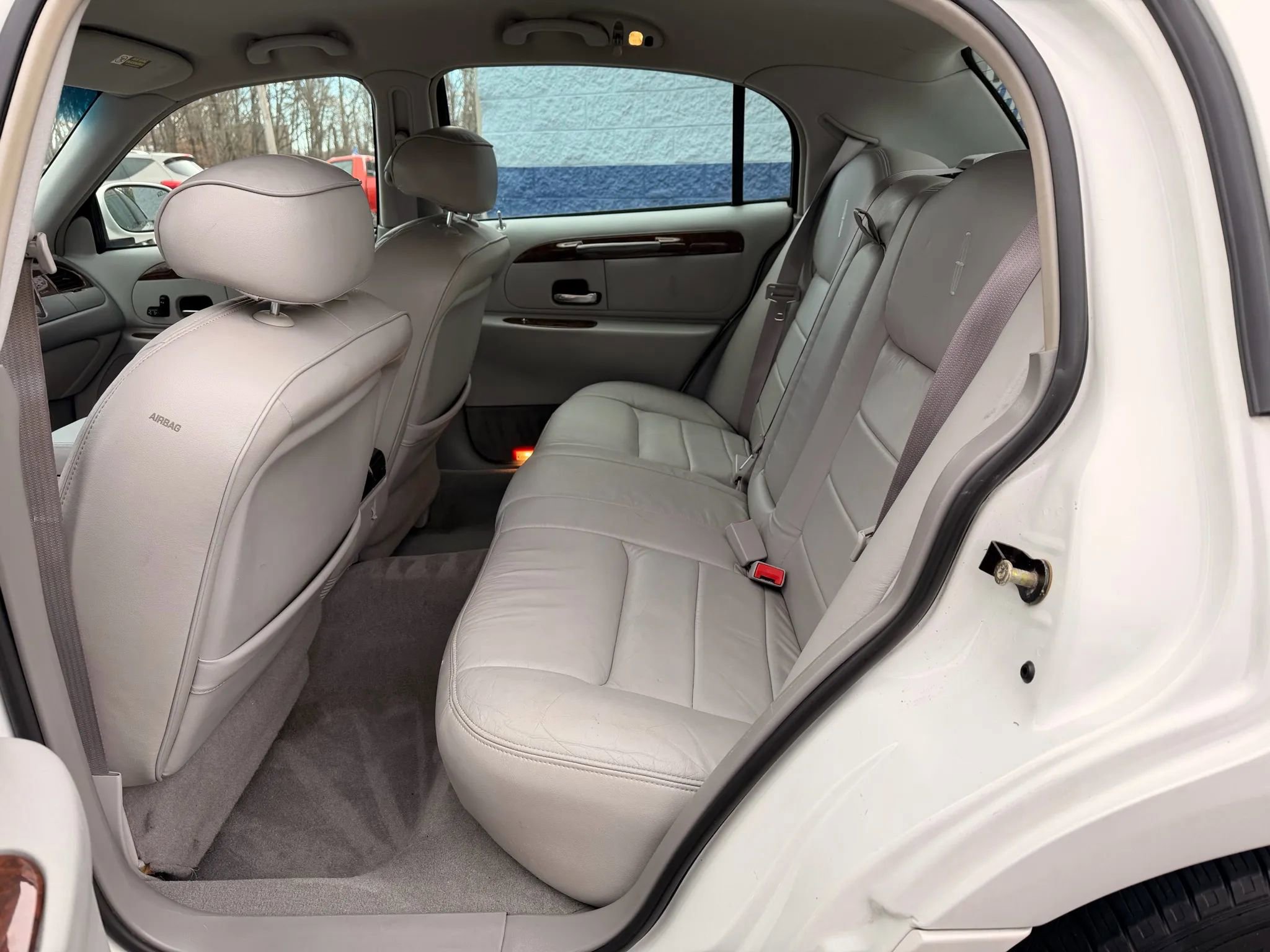 Used 2001 Lincoln Town Car Executive image 16