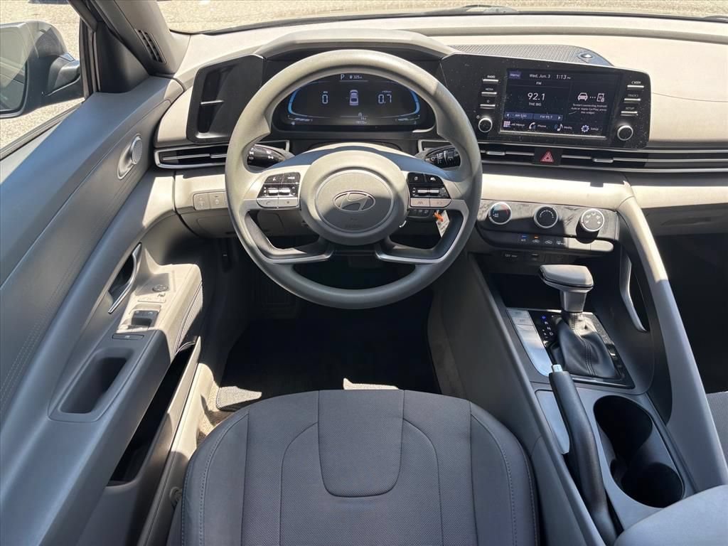 Used 2024 Hyundai Elantra SE FWD image 14