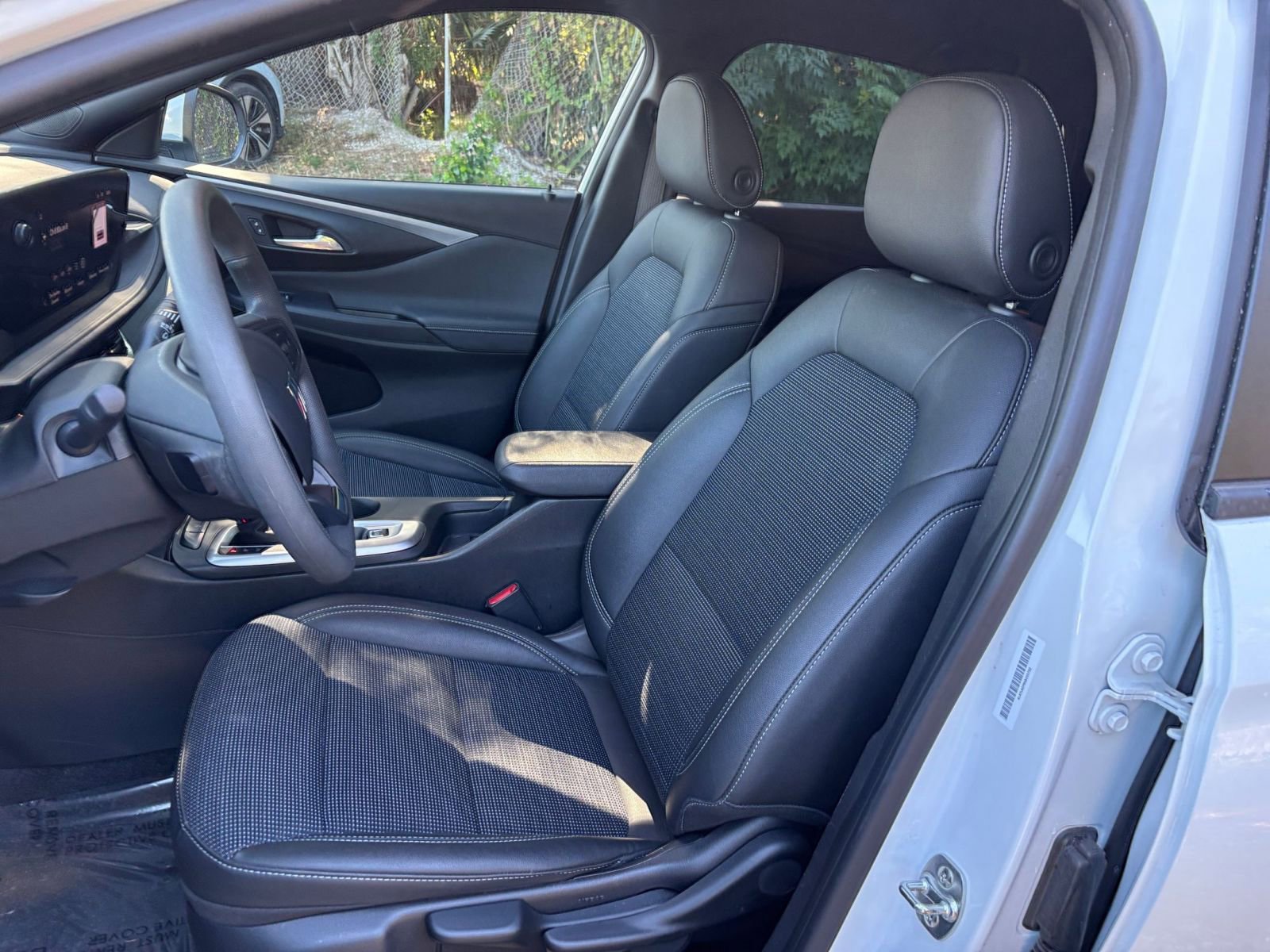 Used 2025 Buick Envista Preferred image 36