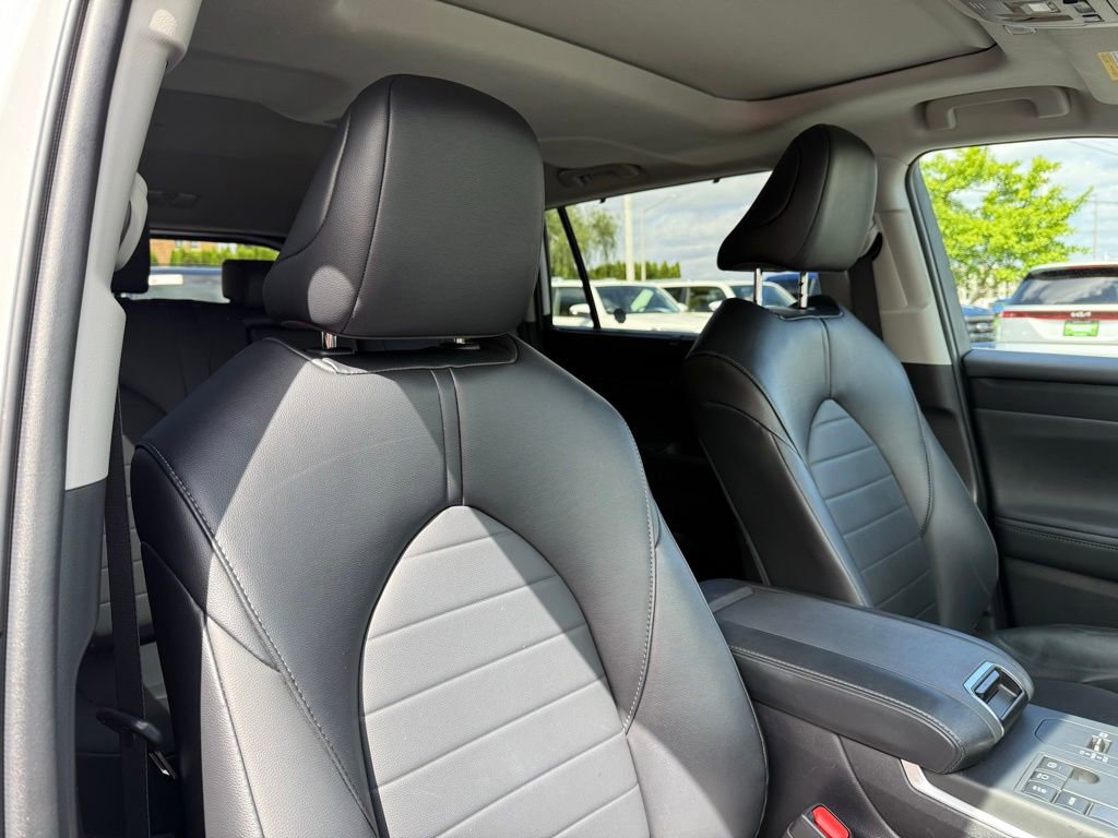 Used 2023 Toyota Highlander XLE FWD image 20