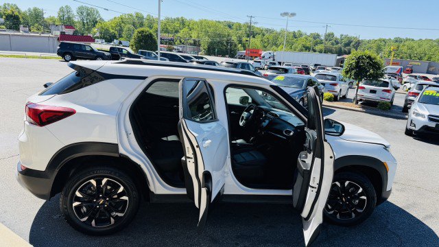 Used 2021 Chevrolet TrailBlazer LT w/ Premium Seating Package FWD image 17