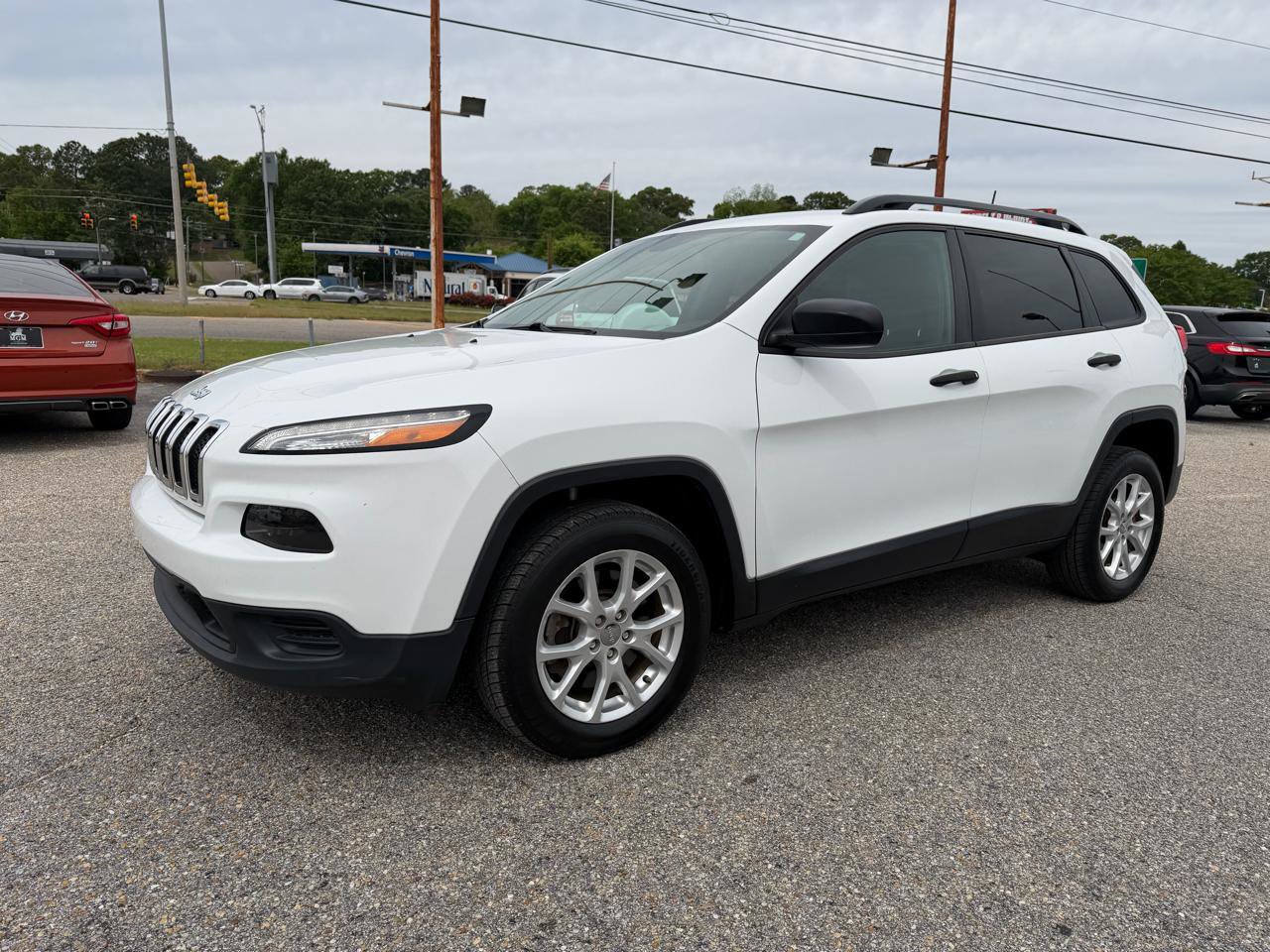 Used 2016 Jeep Cherokee Sport image 11