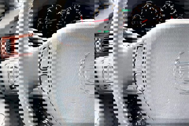 Used 2002 Cadillac Seville SLS w/ Luxury Pkg image 18