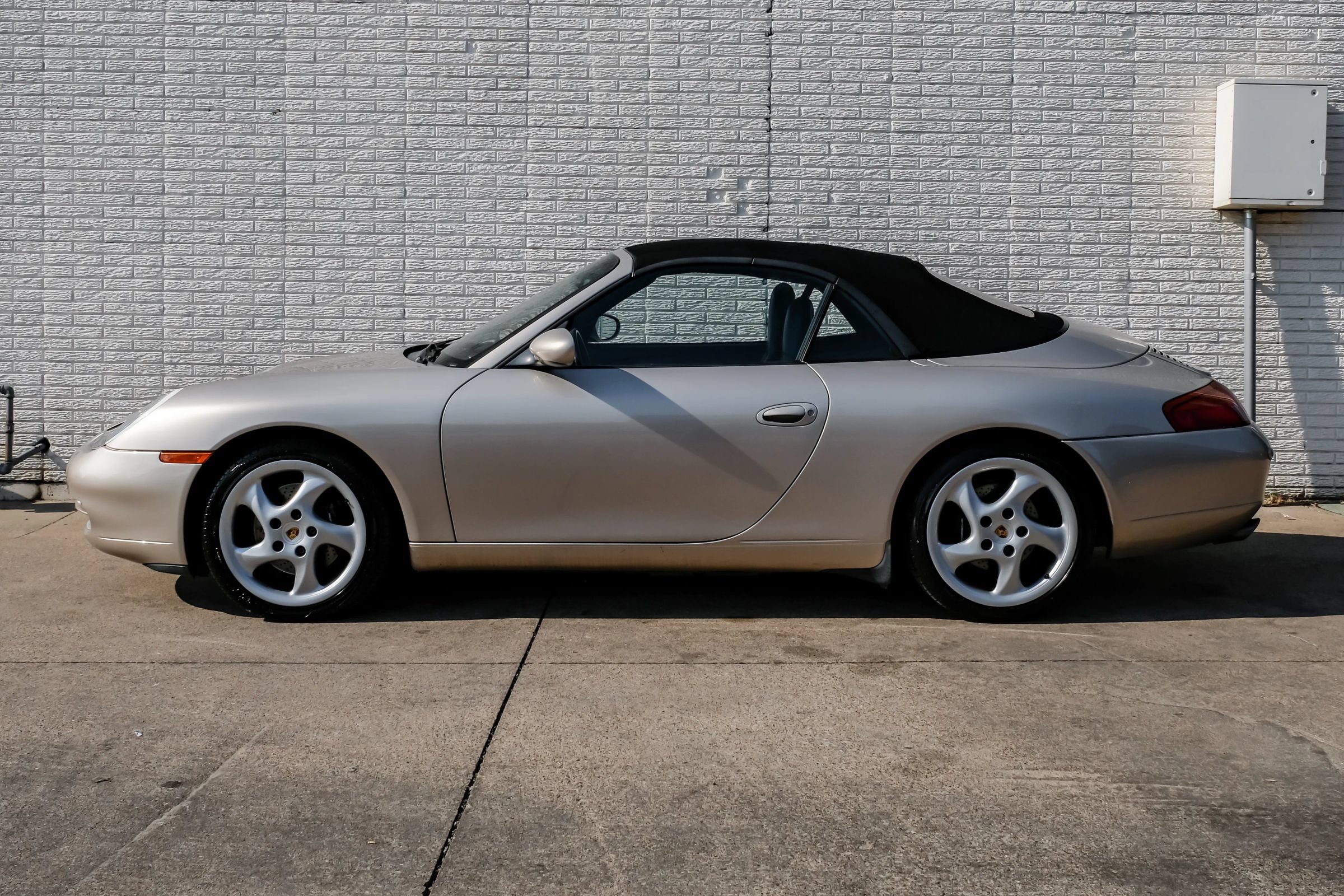 Used 2000 Porsche 911 Cabriolet image 11