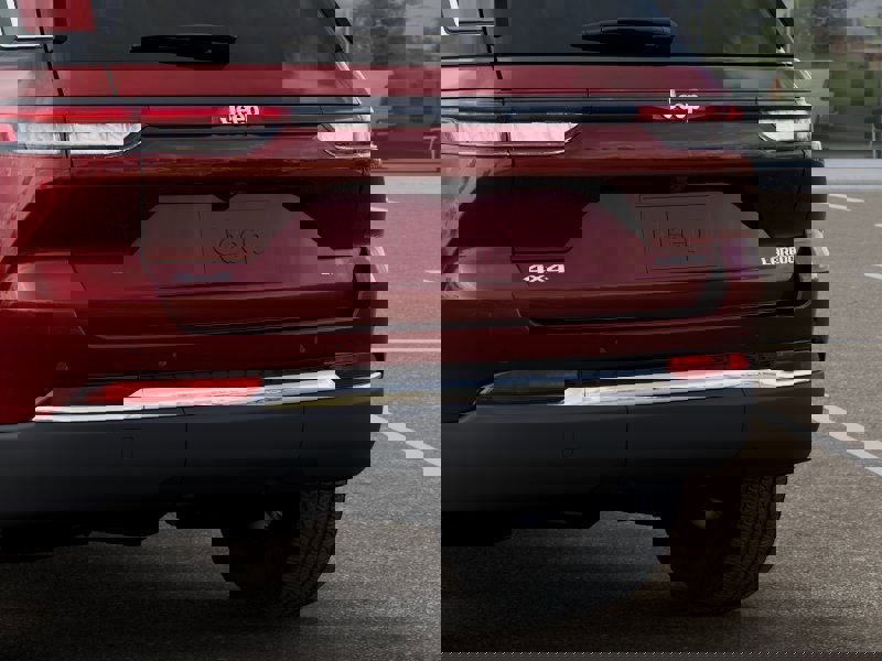 New 2025 Jeep Grand Cherokee Laredo w/ Trailer Tow Package image 13