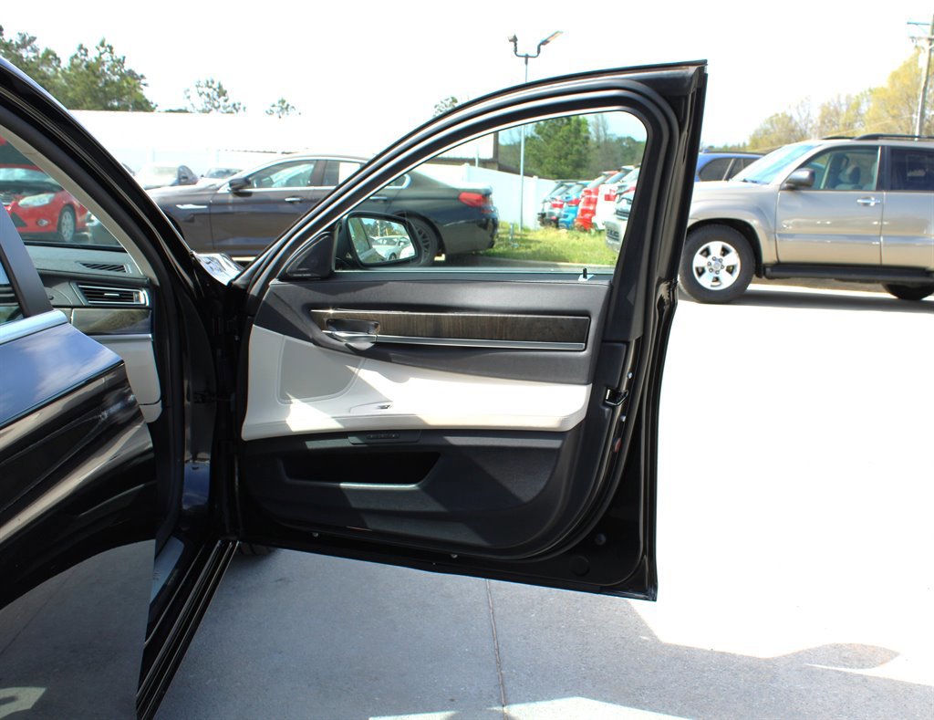 Used 2014 BMW 740Li image 37