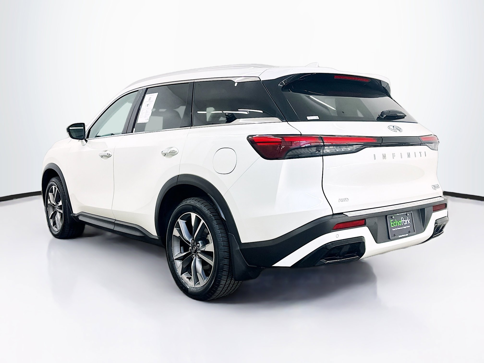 Used 2023 INFINITI QX60 Luxe w/ Performance Audio Package AWD/4WD image 5