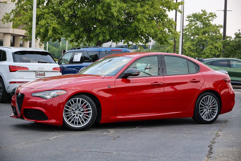 Used 2020 Alfa Romeo Giulia w/ Quick Order Package 22K Sport RWD image 30