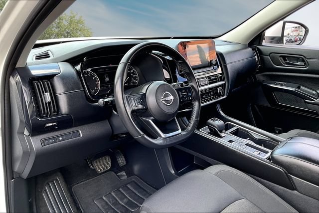 Certified 2024 Nissan Pathfinder SV FWD image 17