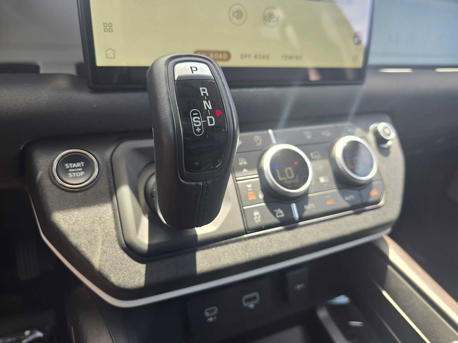 Used 2023 Land Rover Defender 130 SE AWD/4WD image 31